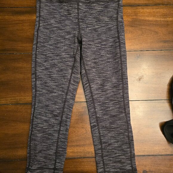 Athleta Girl Cropped Capri Excellent Condition Large/12 - Picture 1 of 4